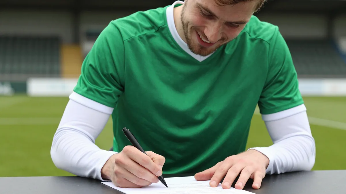Dungannon Swifts Sign Veteran for Another Season