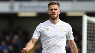 Dungannon Swifts earned a 2-0 Irish Premiership win at Cliftonville, whose manager Jim Magilton questioned the decision...